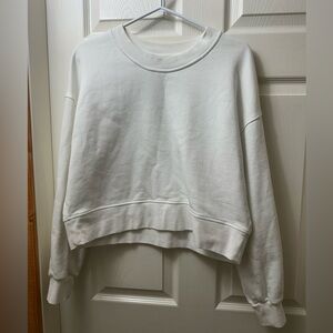 LL🍋Perfectly Oversized Crop Crew
White Size 6